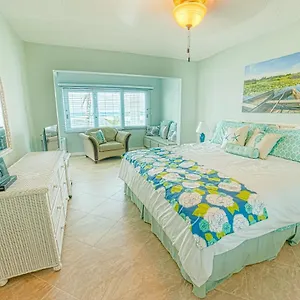 Gorgeous Ocean Views! Welcome To Bella Breeze! Beachfront 2br 2ba Apartment